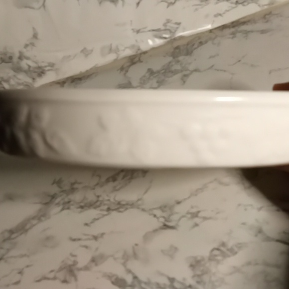 Vintage Gibson Housewares Embossed Fruit 10" Round Baking Dish - Picture 2 of 8